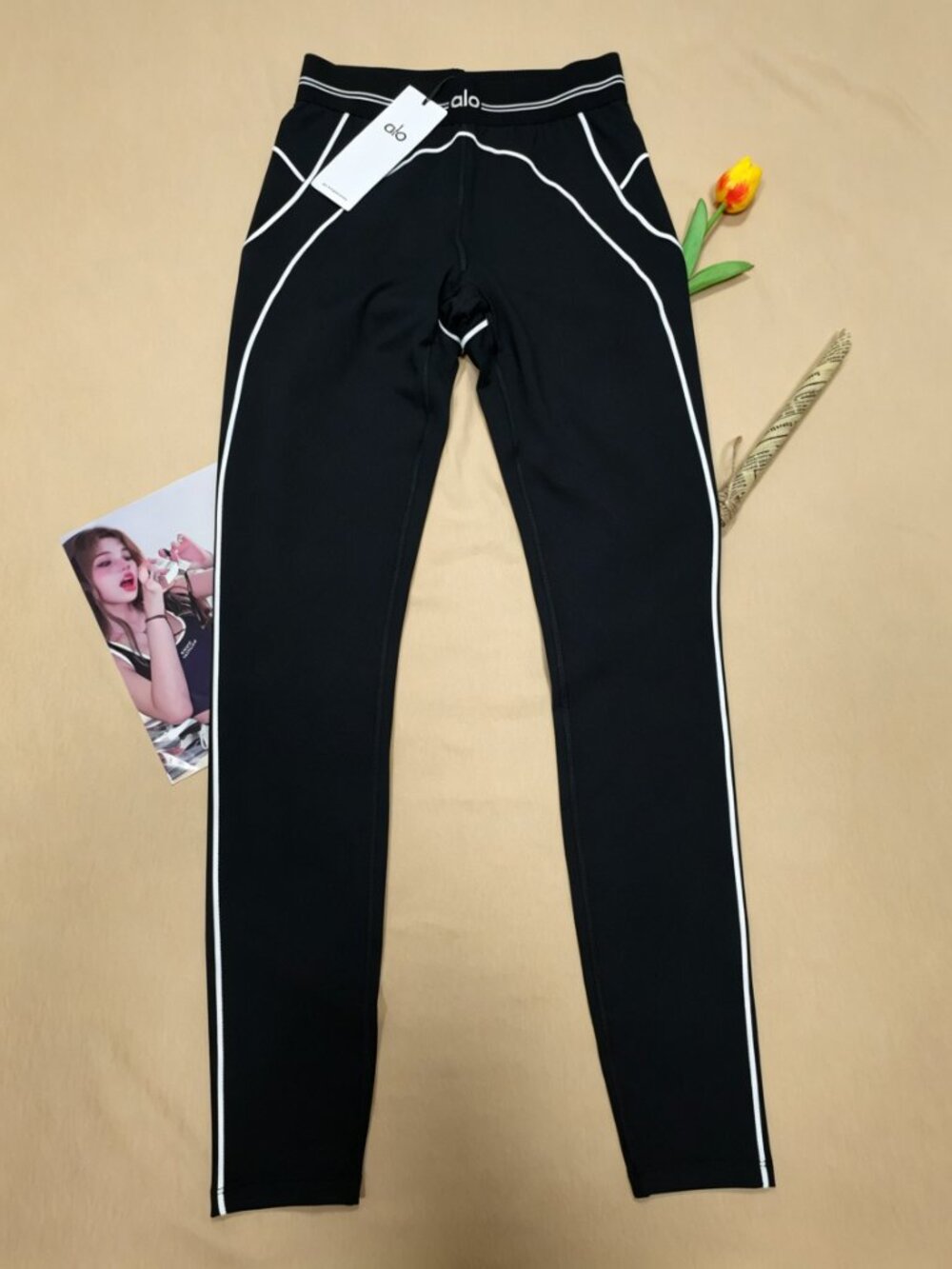 Nwt🏷️Alo Yoga Airbrush High-Waist Heart Throb Legging Black/White✨ - Picture 13 of 16
